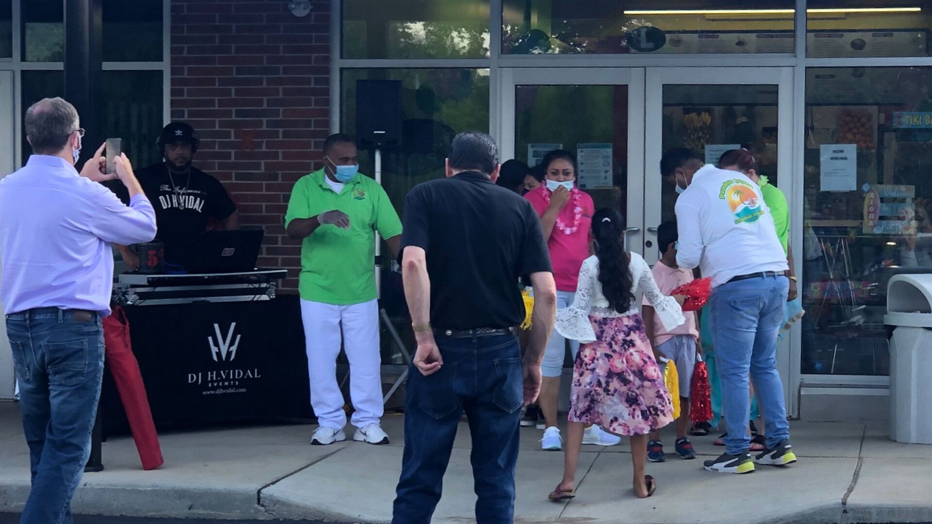 Paradise Island Smoothie Cafe opens in Reading
